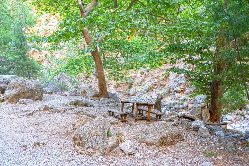 A small table and chairs in Agia Irini Gorge (Chania).