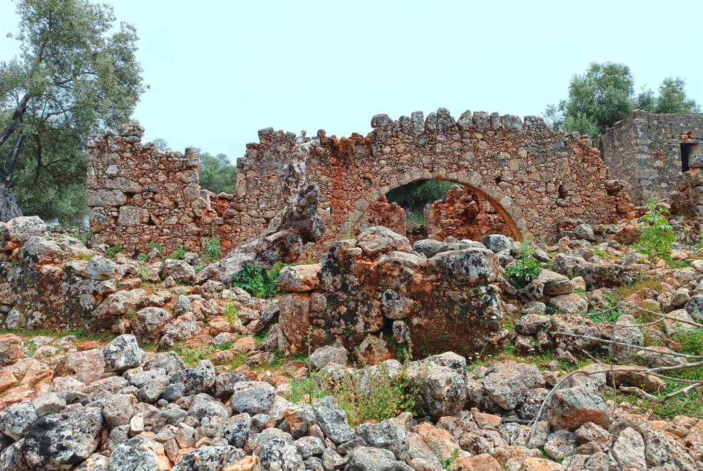 A stone-built bridge in Aradena Village.