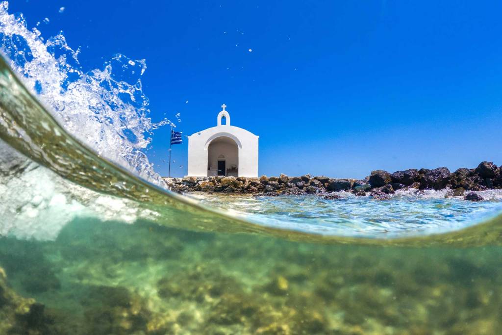A picturesque chapel next to the sea in Georgioupolis (Chania).