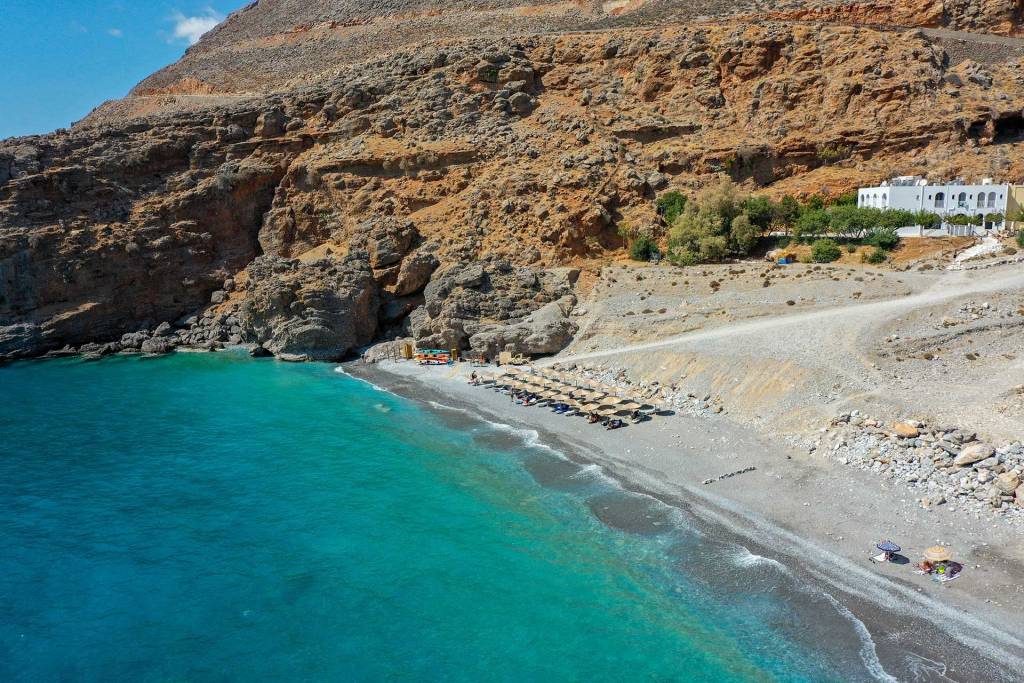 Sunbeds and umbrellas in Ilingas Beach.