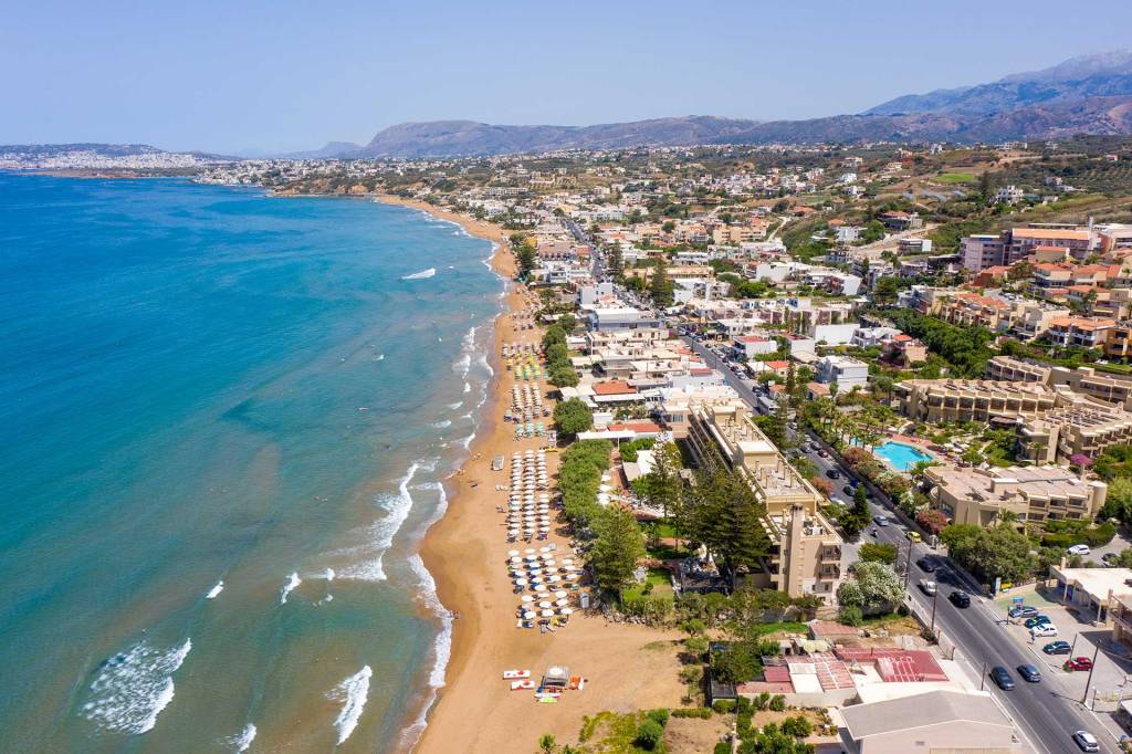 Seaside complexes and the organized beach in Kato Stalos.