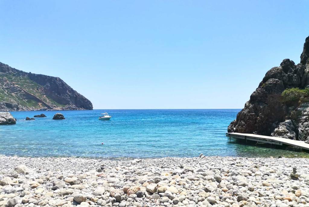 A private boat heads to the small port of Lissos Beach.