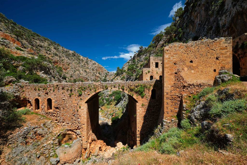 A bridge in Katholiko Monastery.
