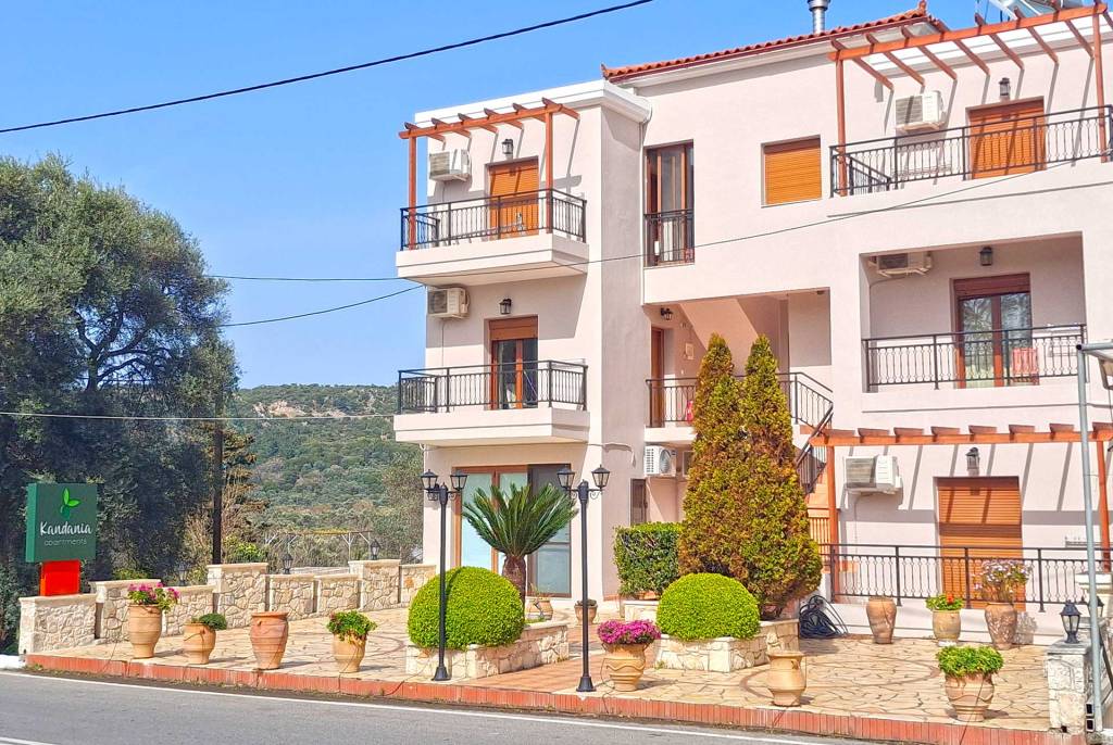 Cozy apartments for rent in Kandanos.