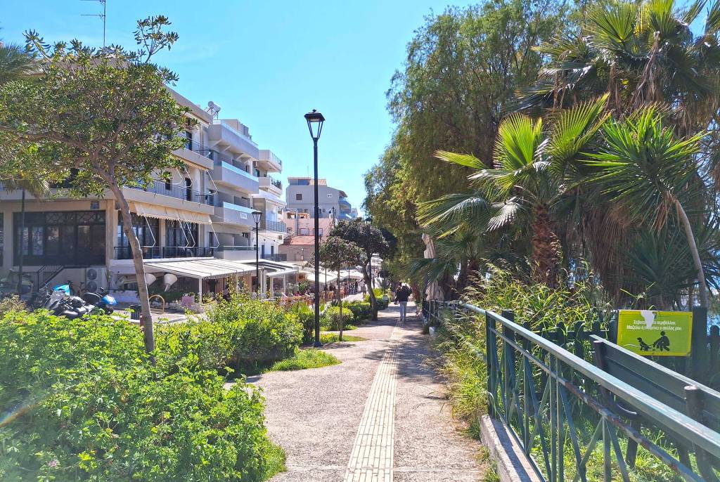 The promenade of Nea Chora in Chania.