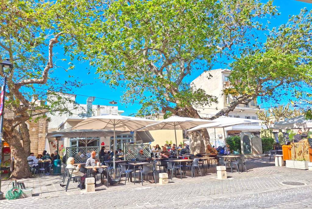 Cozy cafes in Splatzia Square.