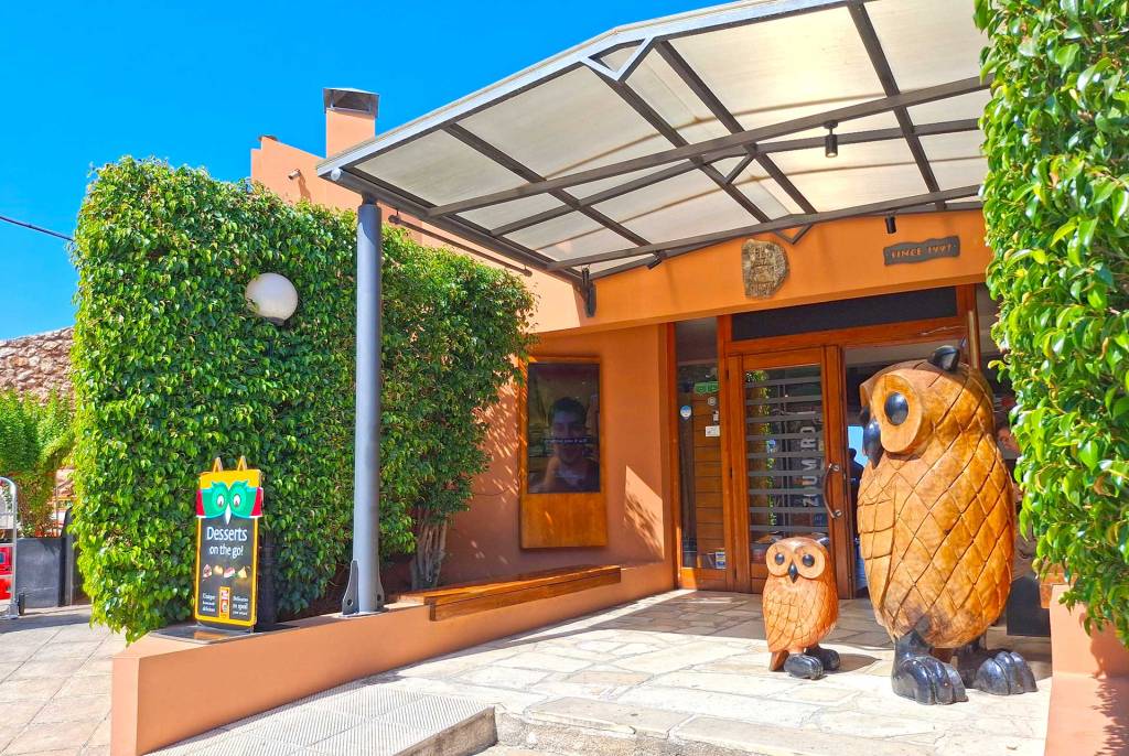 The entrance of Koukouvagia Cafe in Sodi (Chania).