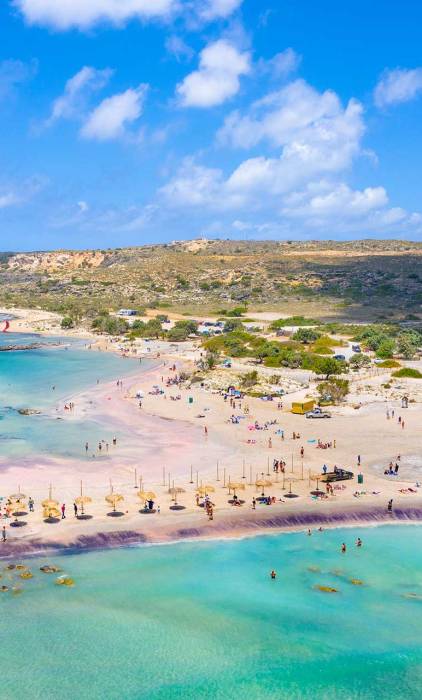 Sunbeds and pink sand in Elafonisi Beach (Chania).