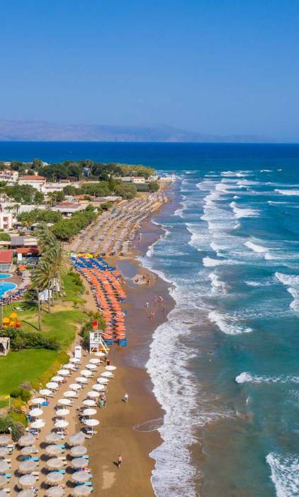 The coast of the organized Agia Marina Beach.